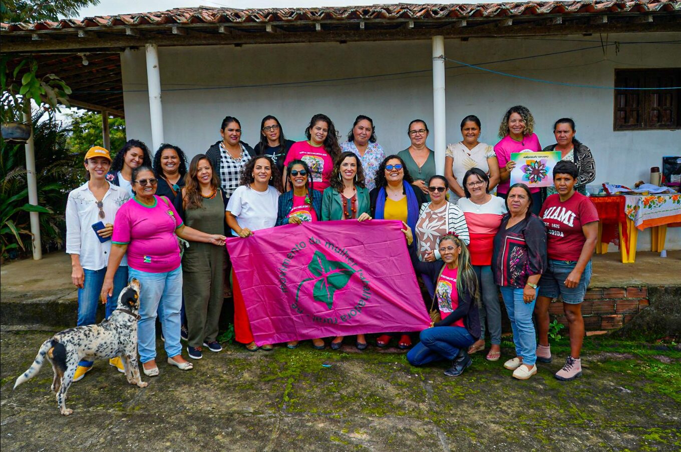 Mulheres agricultoras da zona rural de Caruaru, em Pernambuco, celebraram o encontro de encerramento do Projeto Quintais das Margaridas no dia 16 de junho