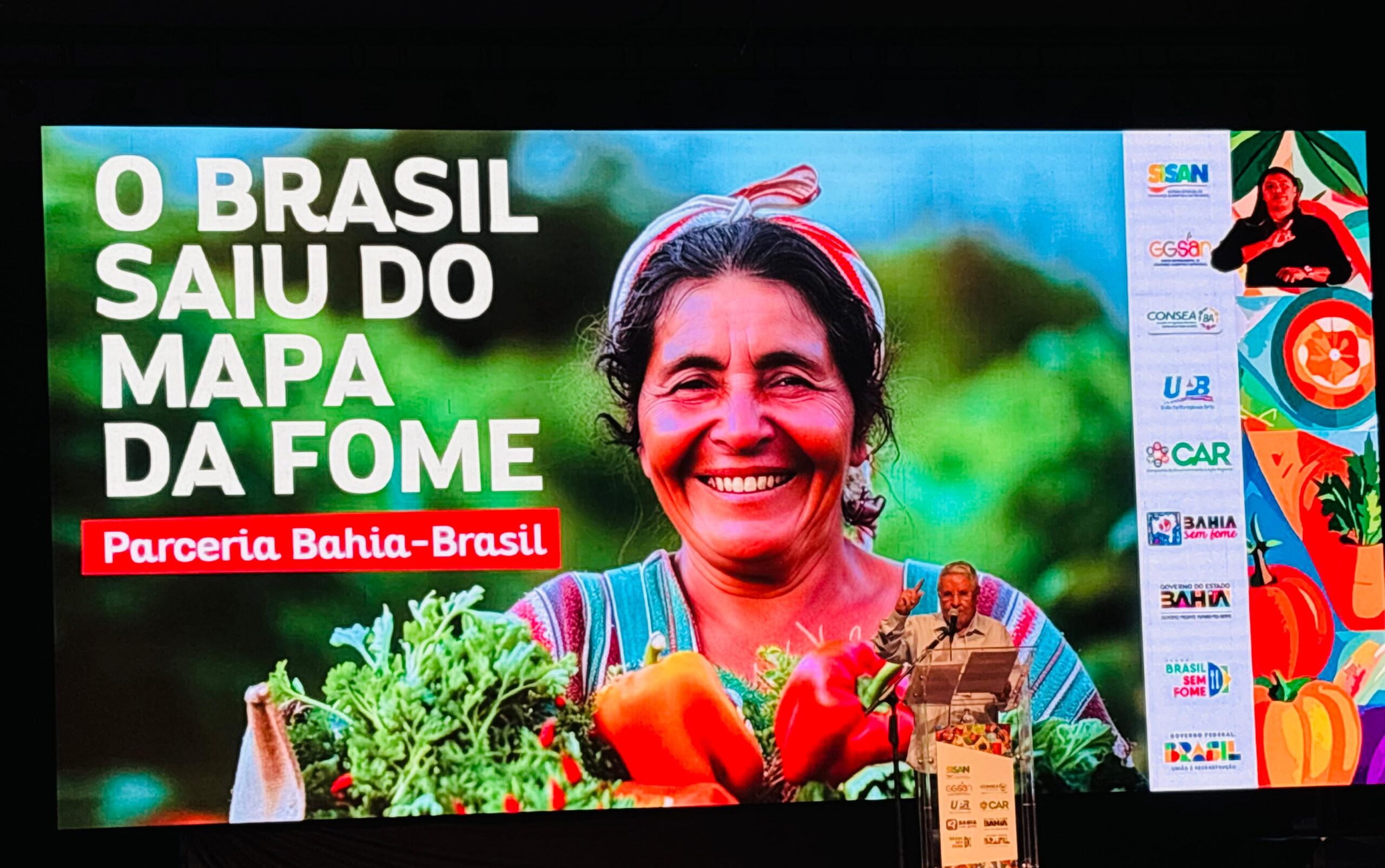 Naidson Batista fala no palco do 1º Seminário do Sistema Nacional de Segurança Alimentar e Nutricional na Bahia (SISAN).