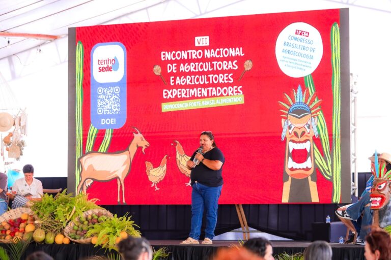Iracema Lima, agricultora de funda e fecho de pasto na Bahia, apresentou a experiência de uso e cuidado coletivo da terra, a partir do recaatingamento | Fotos: Retake/Acervo ASA