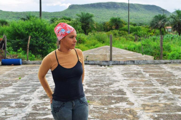 Com água para produzir, o quintal de Lucimar ganha força na comercialização