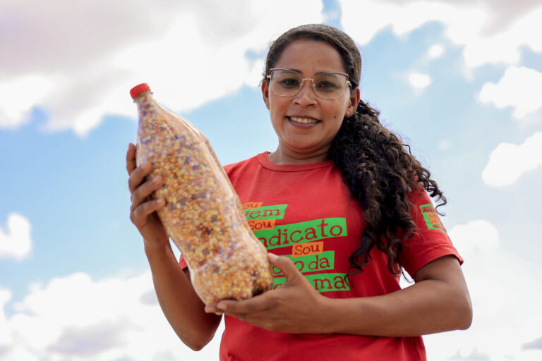 A agricultora Marilene Guedes Batista, da comunidade Benefício, em Esperança (PB) | Foto: Arnaldo Sete/ASA Brasil